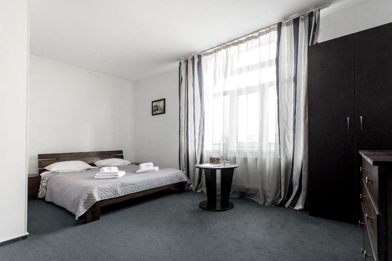 Sunlit Hotel อิวาโน-ฟรานกิฟสเก ภายนอก รูปภาพ