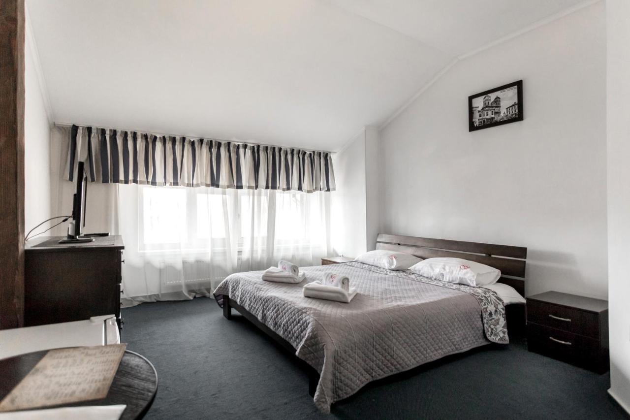 Sunlit Hotel อิวาโน-ฟรานกิฟสเก ภายนอก รูปภาพ