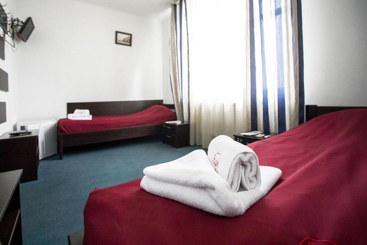 Sunlit Hotel อิวาโน-ฟรานกิฟสเก ภายนอก รูปภาพ